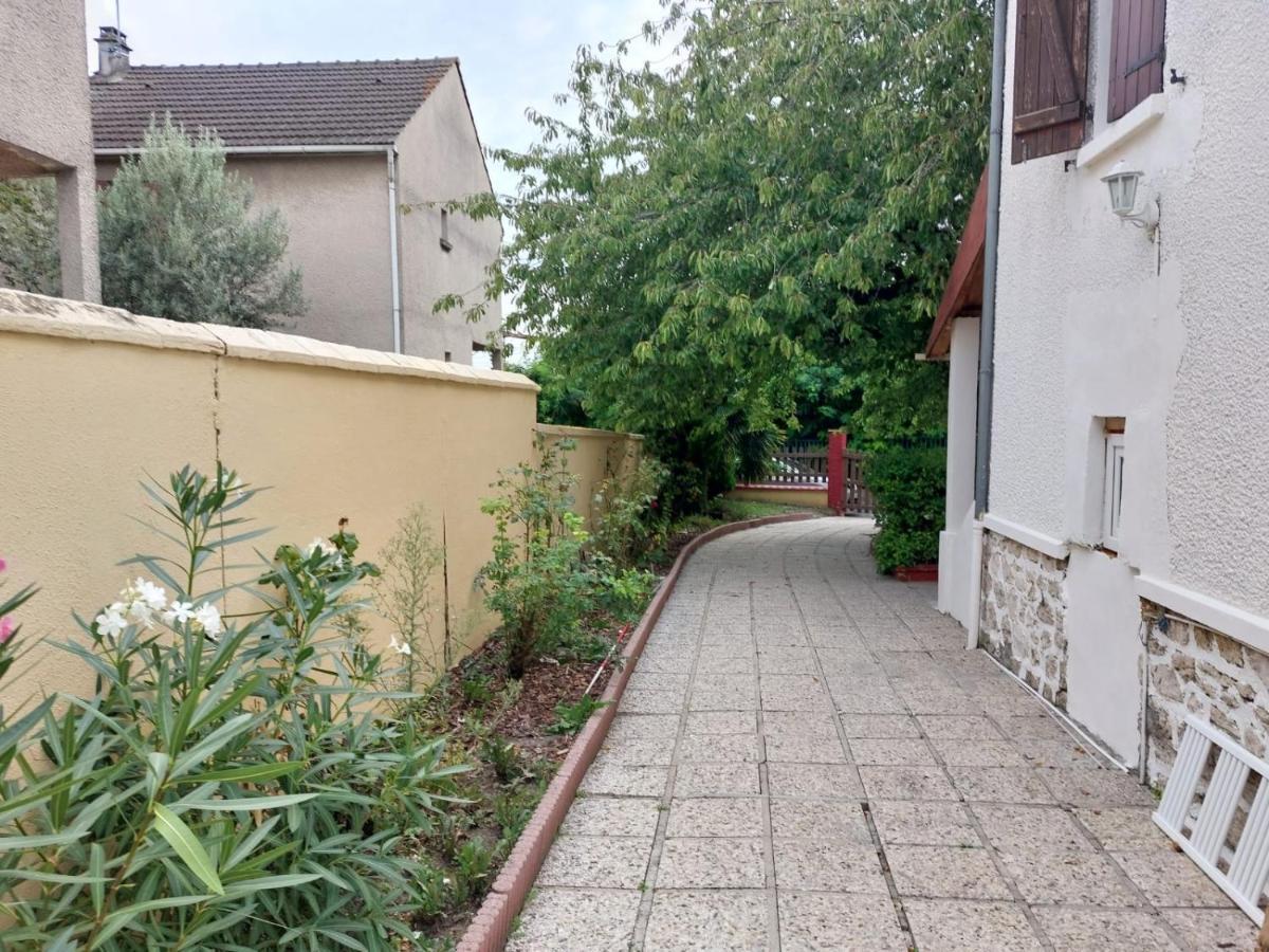 Happy Land Holliday Residential Hotel Epinay-sur-Seine Bagian luar foto
