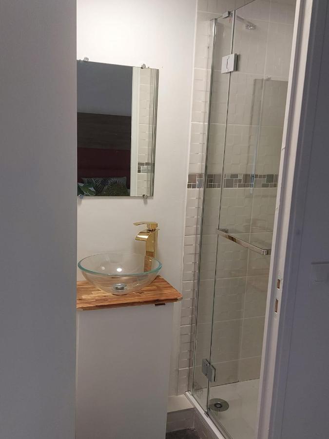Happy Land Holliday Residential Hotel Epinay-sur-Seine Bagian luar foto