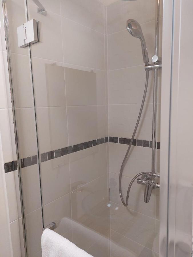 Happy Land Holliday Residential Hotel Epinay-sur-Seine Bagian luar foto