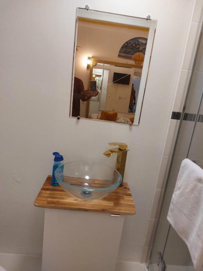 Happy Land Holliday Residential Hotel Epinay-sur-Seine Bagian luar foto