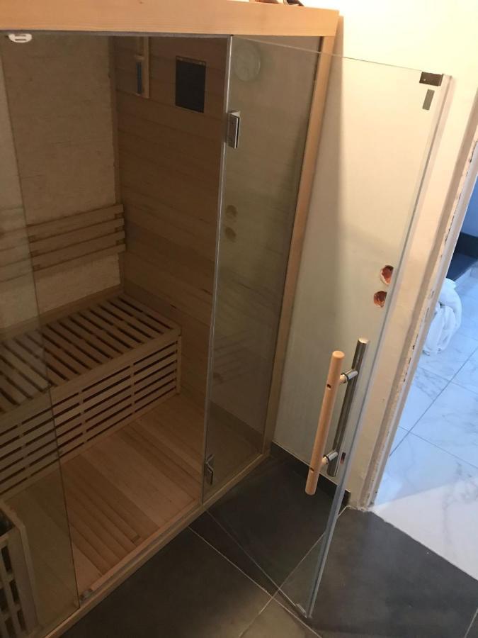 Happy Land Holliday Residential Hotel Epinay-sur-Seine Bagian luar foto